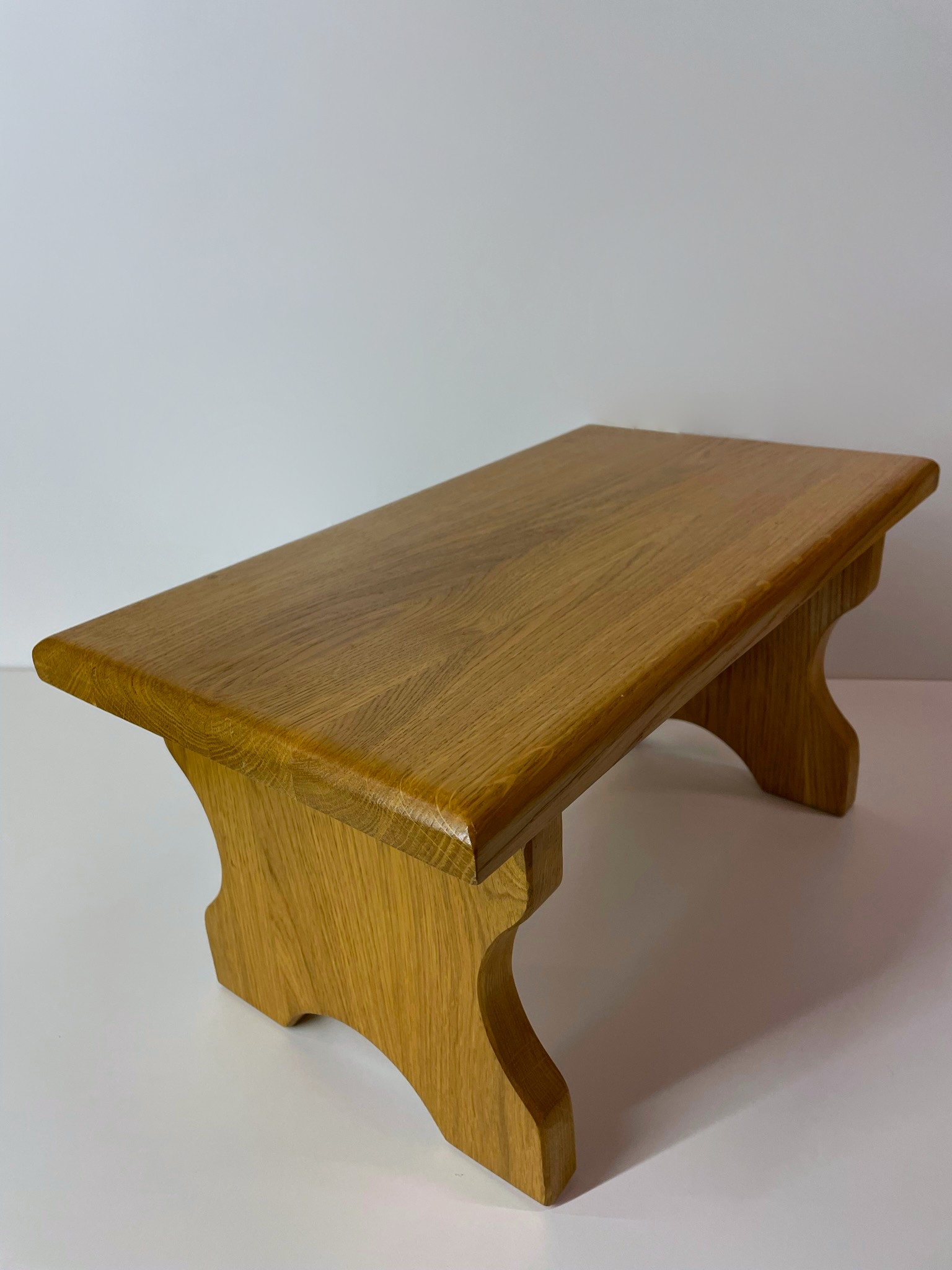 Holzhocker (43,5L x 24,5B x 25H cm)